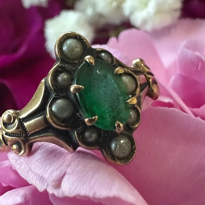 10 Karat Yellow Gold Victorian Green Glass Ring 20002621 ONeills Estate Jewelry Rings 10 Karat Yellow Gold Victorian Green Glass Ring 20002621 ONeills Estate Jewelry Rings