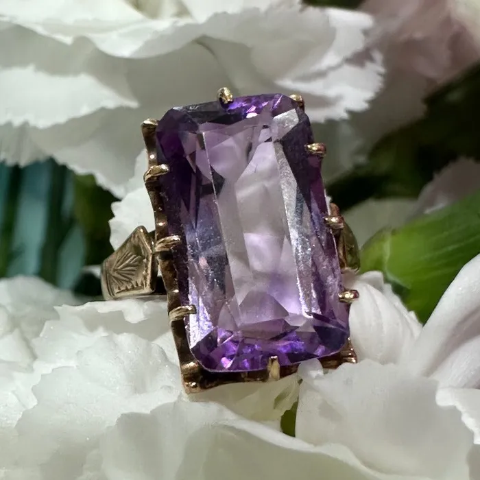 ONeills Estate Jewelry Rings 14 Karat Yellow Gold Amethyst Ring 20002070
